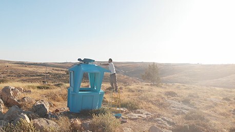 טליה פרי,דוכן התבודדות, פרט מתוך עבודת וידאו